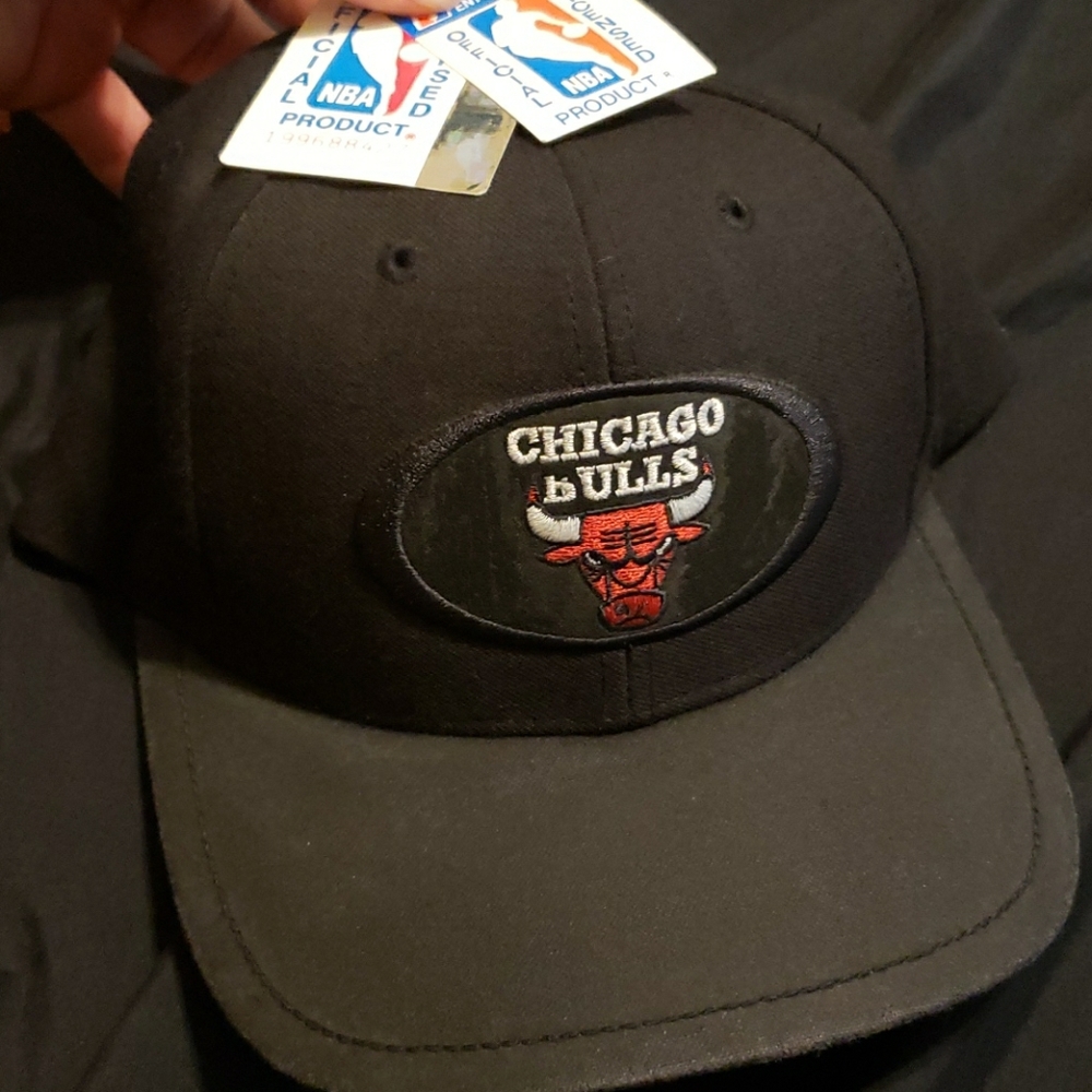 *SOLD* Vintage Chicago Bulls Strap back